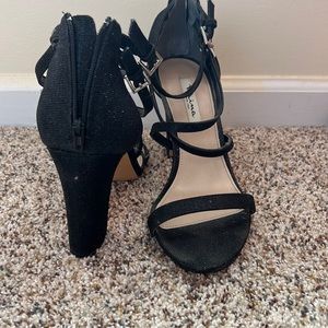 Black sparkly Nina strappy dressy heels. Worn once!